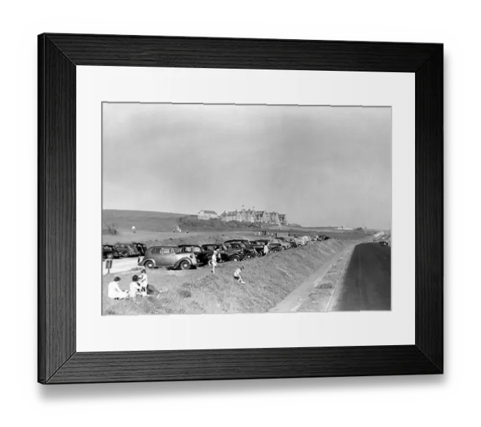 Framed Print : Roedean School the independent girls school situated on the outskirts of Brighton, East Sussex Framed Print : Roedean School the independent girls school situated on the outskirts of Brighton, East Sussex