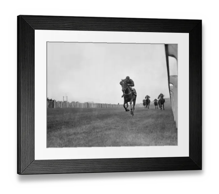 Framed Print : Brighton Racing Mumtaz Begum (R. Perryman) winning the Shoreham Maiden Plate Framed Print : Brighton Racing Mumtaz Begum (R. Perryman) winning the Shoreham Maiden Plate