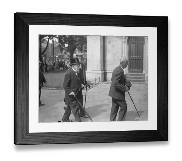 Framed Print : Charles Coborn at funeral of Sir Harry Preston. Drivers and boxers were among those Framed Print : Charles Coborn at funeral of Sir Harry Preston. Drivers and boxers were among those