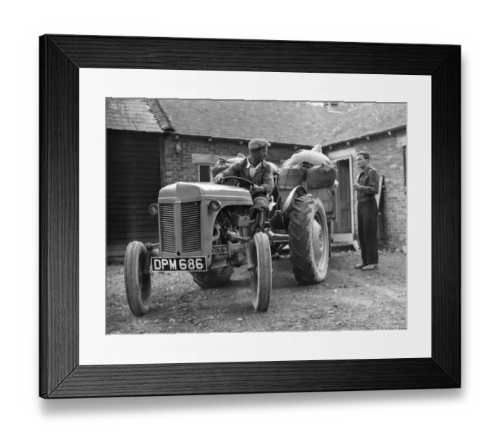 Framed Print : Bryckden Place Farm, Waldron Sussex, is a perfectly run farm with the most modern dairy a T