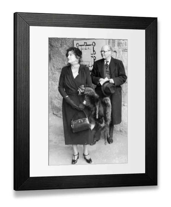 Framed Print : Bodiam, Sussex: at Bodium Castle the Marquess Curzon of Kedleston and the Honourable