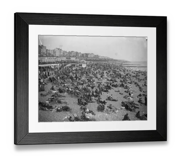 Framed Print : Holiday Crowds Seek The Sun at Brighton Whitsun holidaymakers, searching for the sun Framed Print : Holiday Crowds Seek The Sun at Brighton Whitsun holidaymakers, searching for the sun