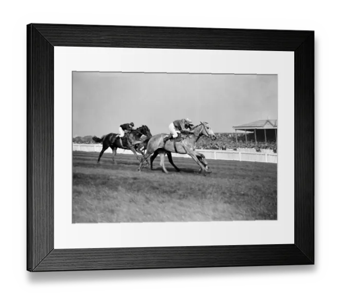 Framed Print : Gatwick Racecourse, Sussex, England. Mr Stanley Woottons Eastern Slave