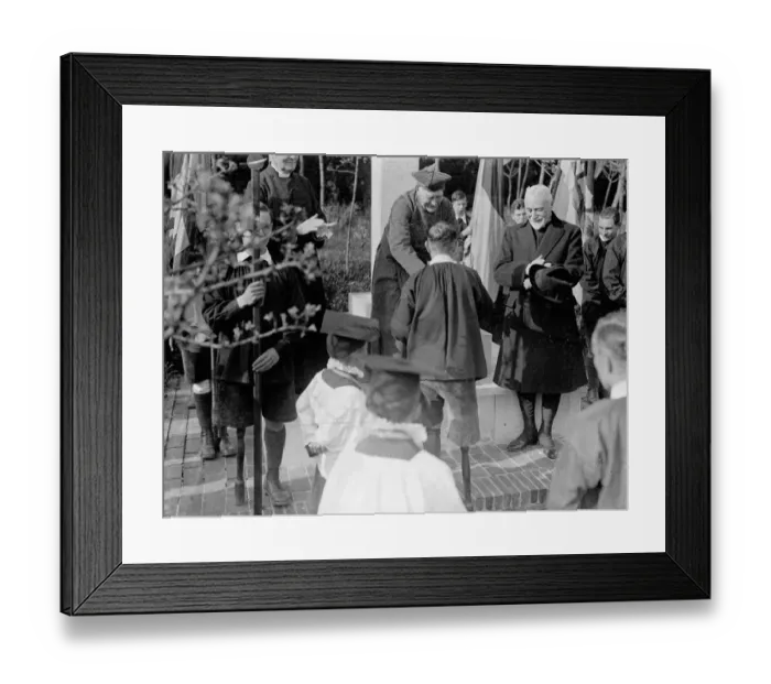 Framed Print : Bishop of London visits heritage craft schools at Chailey, receives gifts. the Bishop of London