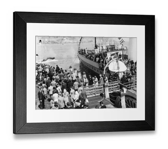 Framed Print : The first Steamer trips to leave Hastings since before the war commenced yesterday Framed Print : The first Steamer trips to leave Hastings since before the war commenced yesterday