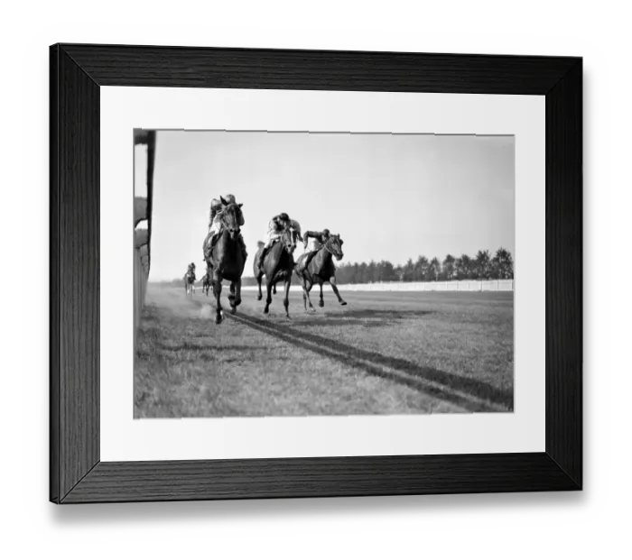 Framed Print : Gatwick, West Sussex. Gordon Richards on Watfun (on left) winning the Tilgate Handicap Framed Print : Gatwick, West Sussex. Gordon Richards on Watfun (on left) winning the Tilgate Handicap