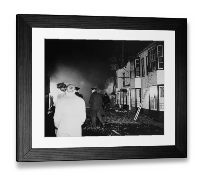 Framed Print : Wadhurst, what first Sussex, aftermath. Sign: Queens Head Hotel [transport, aviation Framed Print : Wadhurst, what first Sussex, aftermath. Sign: Queens Head Hotel [transport, aviation