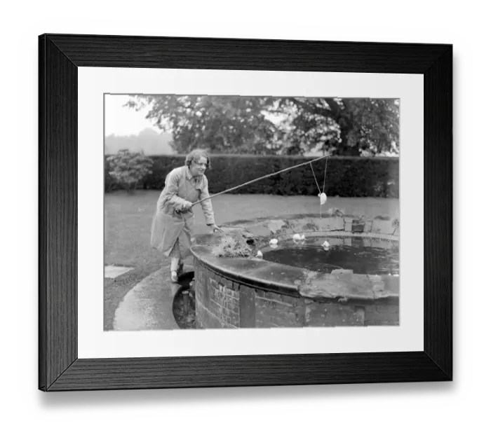 Framed Print : Labour Fete at Buckhurst Park, Withyham. Miss Ellen Wilkinson, M. P Framed Print : Labour Fete at Buckhurst Park, Withyham. Miss Ellen Wilkinson, M. P