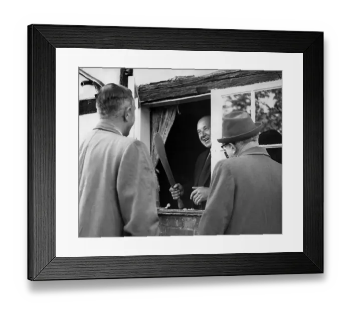 Framed Print : Machette in hand, Farmer James Lee, who recently drove a tractor to Buckingham Palace