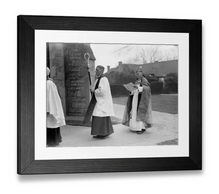 Framed Print : Bishop of London visits heritage craft schools at Chailey, receives gifts. the Bishop of London