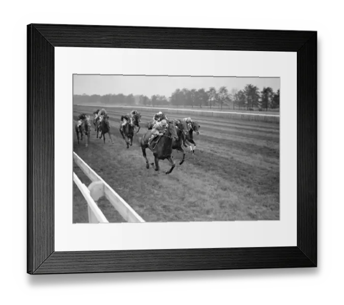 Framed Print : Gatwick Racecourse, Sussex, England Corrin Cottage ridden by W Sibbritt