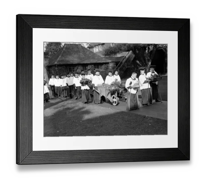 Framed Print : Harvest Thanksgiving at the Heritage Craft School, Chailey, Sussex 26 September 1937 Framed Print : Harvest Thanksgiving at the Heritage Craft School, Chailey, Sussex 26 September 1937