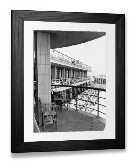 Framed Print : De La Warr Pavilion, Bexhill On Sea, Sussex Framed Print : De La Warr Pavilion, Bexhill On Sea, Sussex