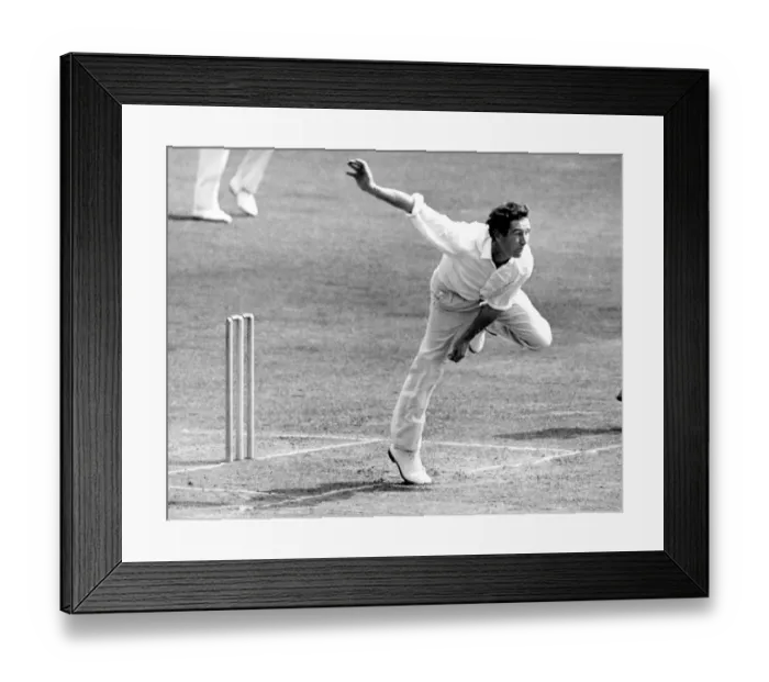 Framed Print : Jeff Jones, left arm fast medium bowler of Glamorganshire currently battling out Framed Print : Jeff Jones, left arm fast medium bowler of Glamorganshire currently battling out