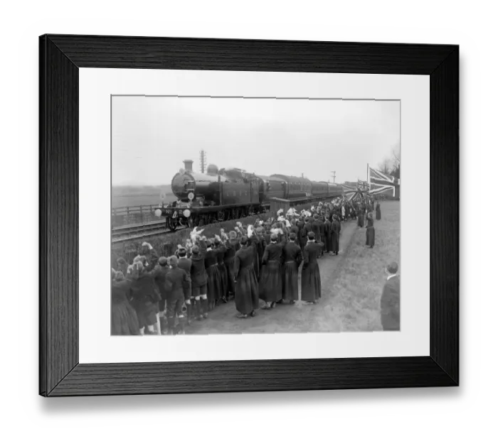Framed Print : The Prince of Wales leaves for Australia Framed Print : The Prince of Wales leaves for Australia