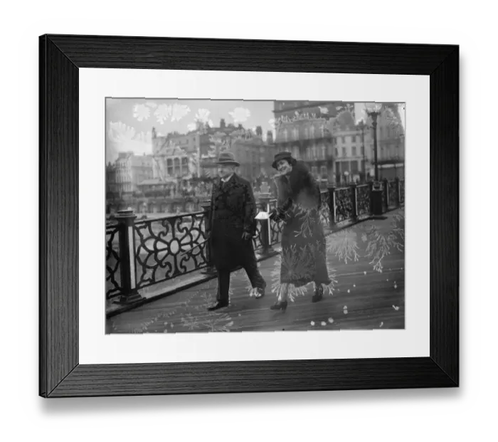 Framed Print : The Lord Chief Justice, Lord Hewart, walking along the pier at Brighton with his new bride