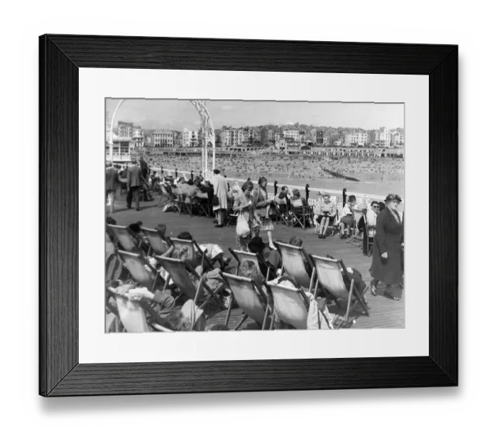 Framed Print : A lovely Summer day on Brighton Pier, East Sussex, England, with the crowded beach Framed Print : A lovely Summer day on Brighton Pier, East Sussex, England, with the crowded beach