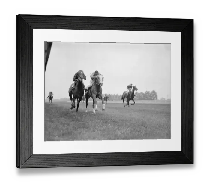Framed Print : Gatwick Racecourse, Sussex, England. Grey Carey ridden by H Wragg, right Framed Print : Gatwick Racecourse, Sussex, England. Grey Carey ridden by H Wragg, right
