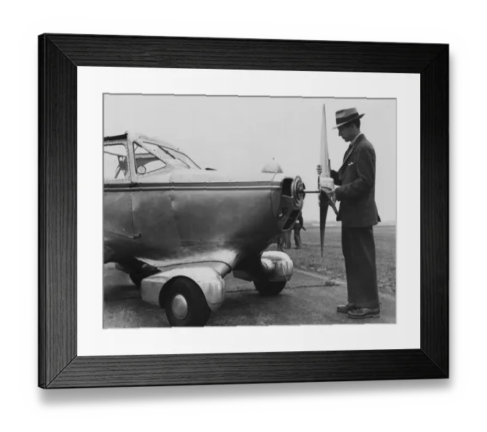 Framed Print : Gatwick Air Pageant. The curtain went up on the Daily Express Air Pageant today Framed Print : Gatwick Air Pageant. The curtain went up on the Daily Express Air Pageant today