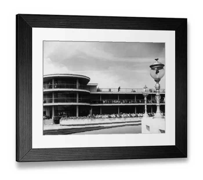Framed Print : De La Warr Pavilion, Bexhill On Sea, Sussex. 1935 Framed Print : De La Warr Pavilion, Bexhill On Sea, Sussex. 1935