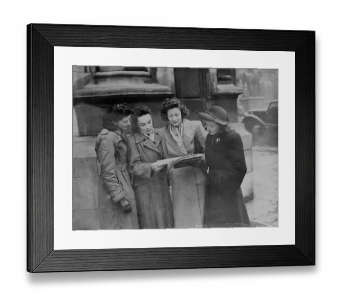 Framed Print : The Kangeroo Club - formed by the war brides of Australia servicemen who are awaiting Framed Print : The Kangeroo Club - formed by the war brides of Australia servicemen who are awaiting