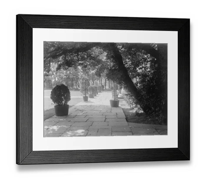 Framed Print : Sir Sidney Grevilles old world manor house at Hove. One of the picturesque garden paths