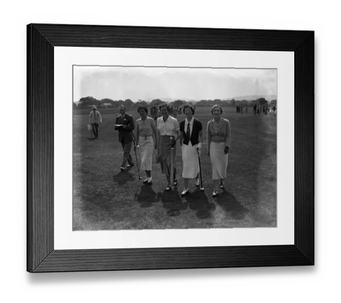 Framed Print : Great Britain v France at West Sussex Golf Club, Pulborough. Left to right : - Mlle Y Kapferer