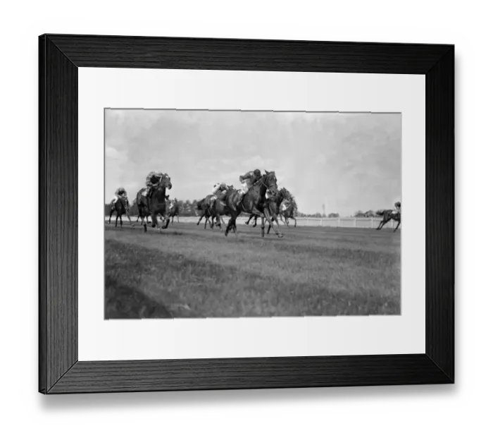 Framed Print : Gatwick Racecourse, Sussex, England. Ellanar ridden by Beasley, No. 5
