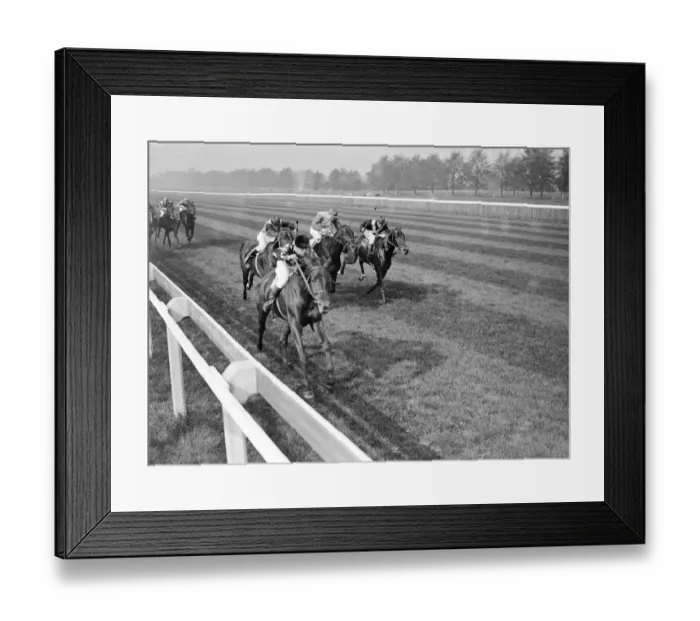 Framed Print : Gatwick Racecourse, Sussex, England. Mr H Smith Turbervilles False Point