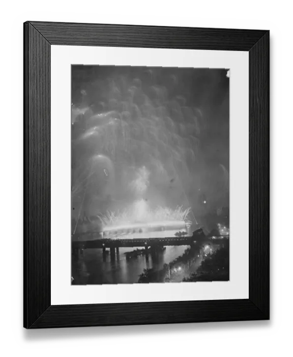Framed Print : The Royal family with thousands of their people, came to the Thames tonight, victory