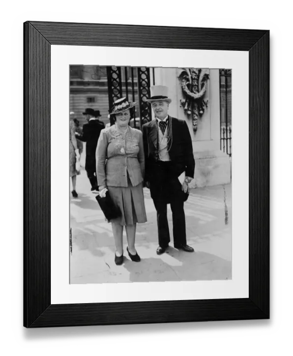 Framed Print : Pictured arriving at Buckingham Palace, where their Majesty the King and Queen held