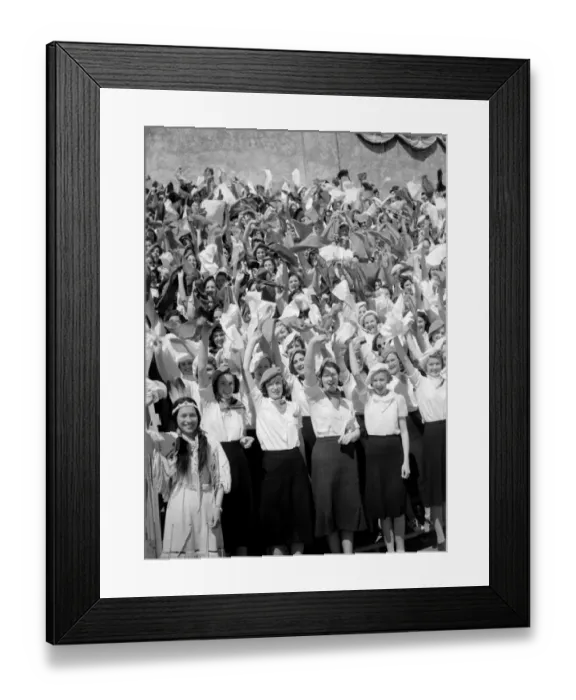 Framed Print : King George VI and Queen Elizabeth on their royal tour of Canada and the USA, 1939 Framed Print : King George VI and Queen Elizabeth on their royal tour of Canada and the USA, 1939