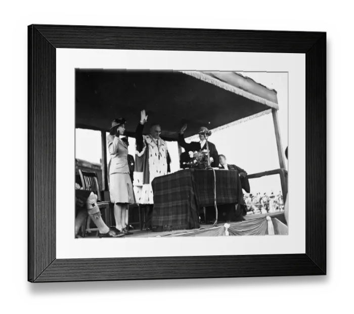 Framed Print : Freedom of the City of Stirling for Princess Elizabeth. After travelling from Balmoral Castle