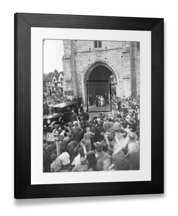 Framed Print : Royal visit to Canterbury. Their majesties the King and Queen, accompanied by Princess Elizabeth Framed Print : Royal visit to Canterbury. Their majesties the King and Queen, accompanied by Princess Elizabeth