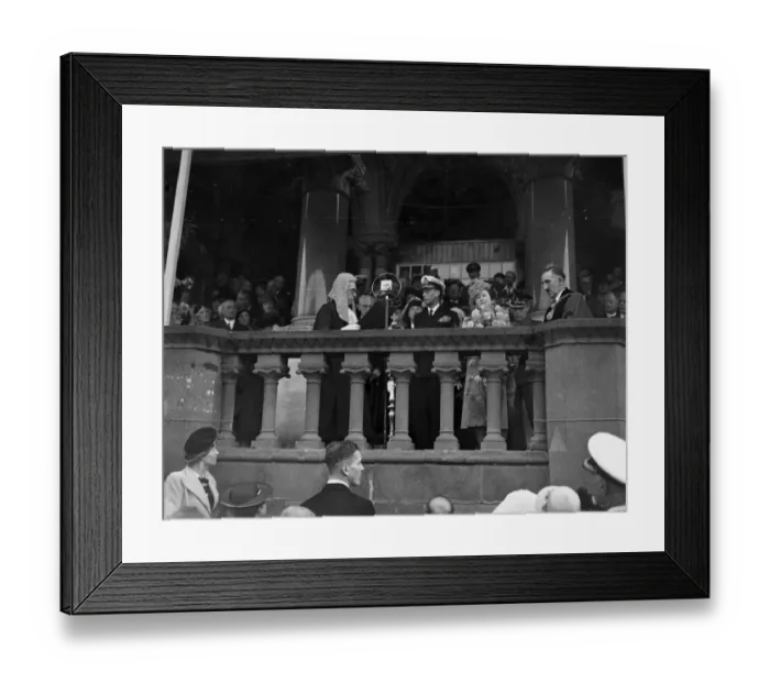 Framed Print : The people of Winchester, Hampshire ancient capital of Saxon, Danish and Norman England
