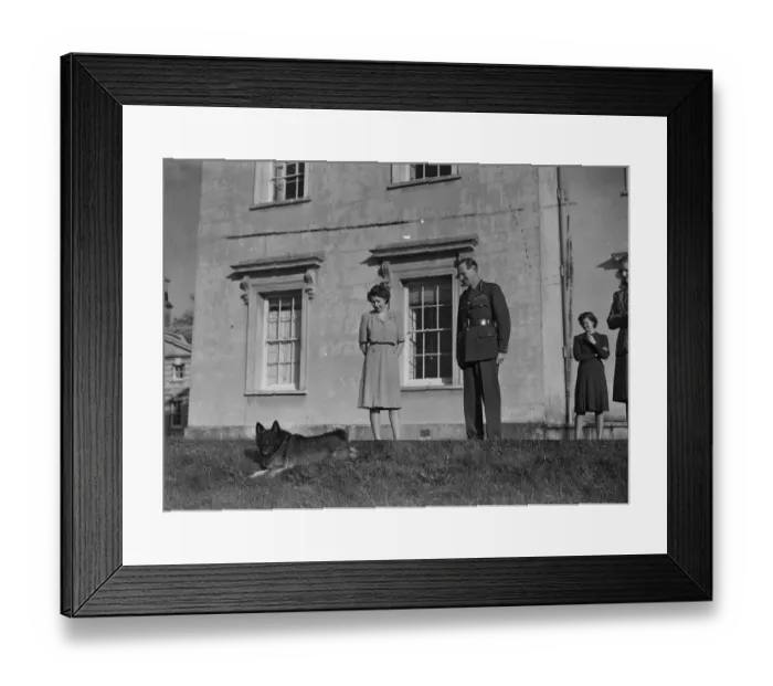 Framed Print : Her Royal Highness Princess Elizabeth on a short visit to Lord and Lady Fortescue