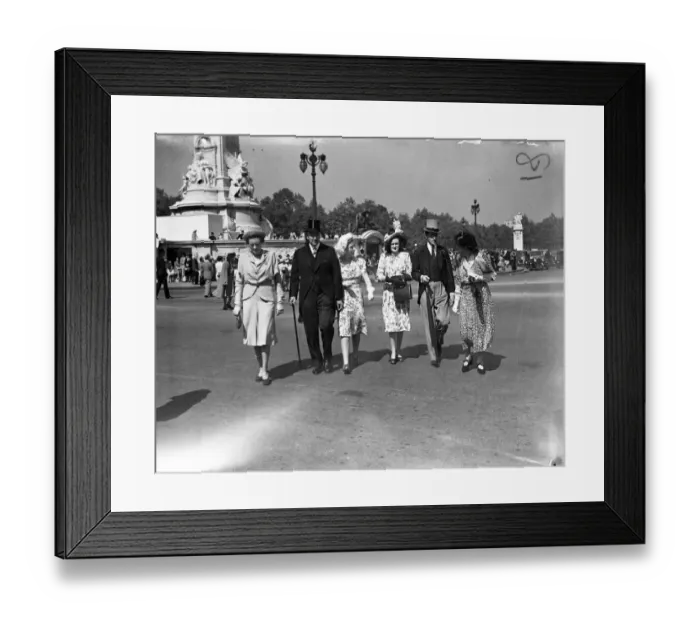 Framed Print : The afternoon presentation party of the season was given by their majesties the King Framed Print : The afternoon presentation party of the season was given by their majesties the King