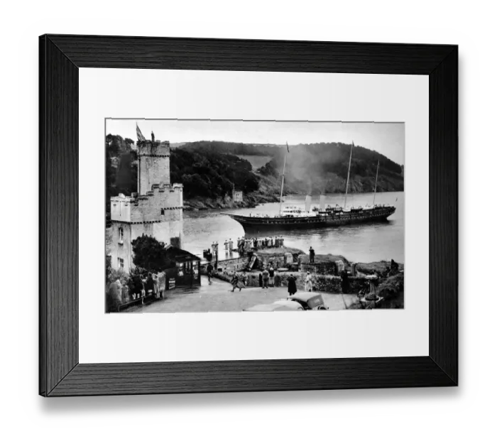 Framed Print : The last voyage of the Victoria and Albert, the famous old Royal Yacht which was