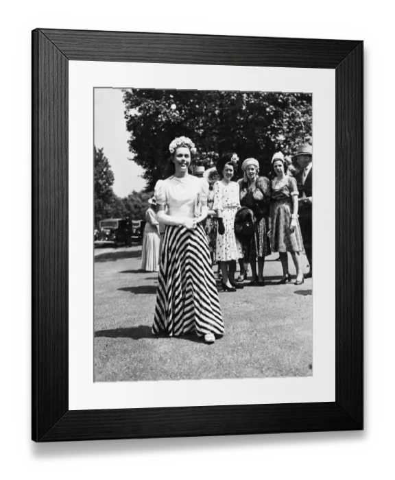 Framed Print : The second afternoon presentation party of the season was held by their Majesty the King Framed Print : The second afternoon presentation party of the season was held by their Majesty the King