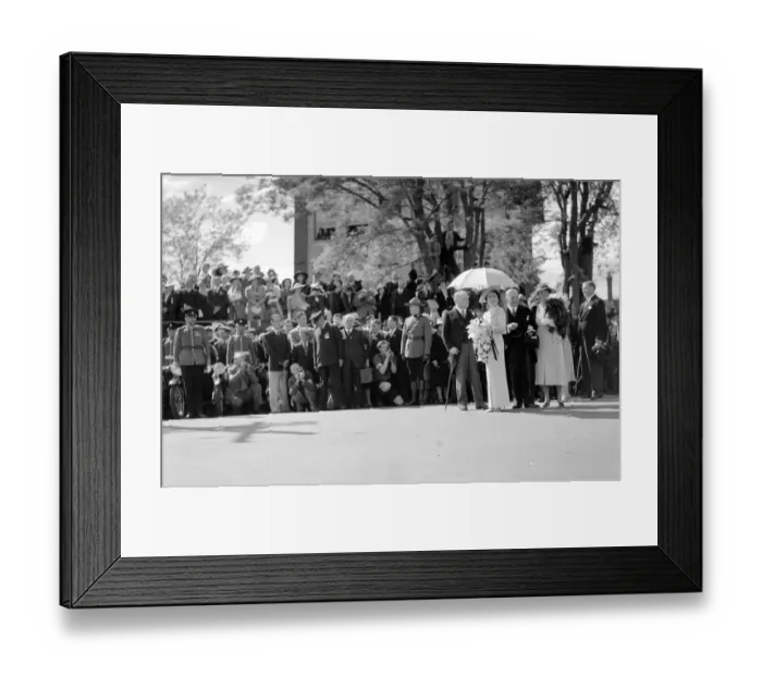 Framed Print : The Royal tour of Canada and the USA by King George VI and Queen Elizabeth, 1939 Framed Print : The Royal tour of Canada and the USA by King George VI and Queen Elizabeth, 1939