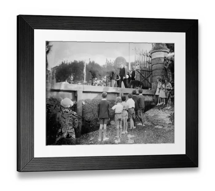 Framed Print : Children have close up view of the king at Cowes. The King boards the Royal Yacht Victoria Framed Print : Children have close up view of the king at Cowes. The King boards the Royal Yacht Victoria