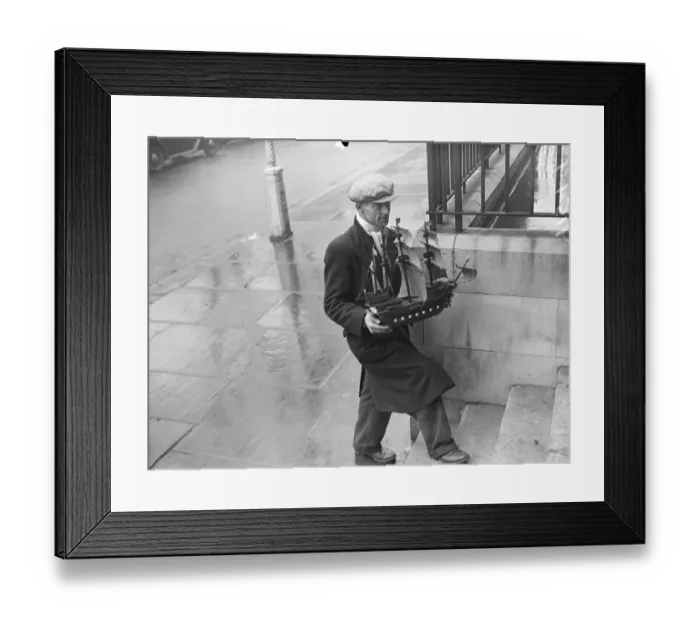 Framed Print : Unemployed mens handcrafts show in London. The Social Service Exhibition, showing Framed Print : Unemployed mens handcrafts show in London. The Social Service Exhibition, showing