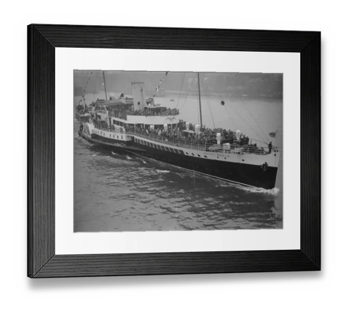Framed Print : New pleasure steamer leaves for Maiden trip from Tower Pier. The Royal Eagle