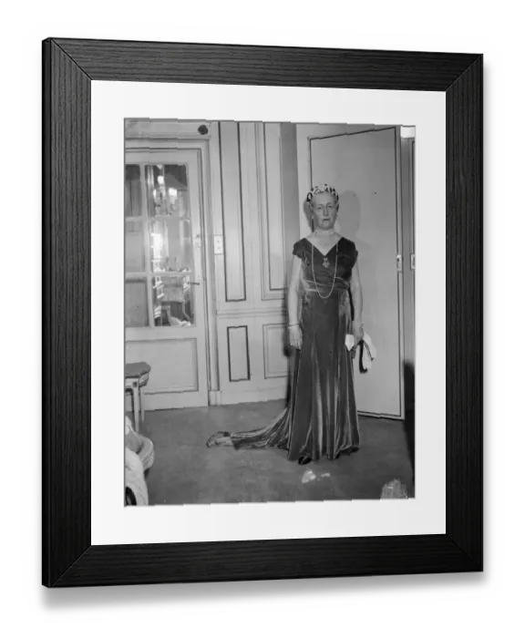 Framed Print : French society leader in London, for royal wedding, ( Francis de Croisset ) Framed Print : French society leader in London, for royal wedding, ( Francis de Croisset )