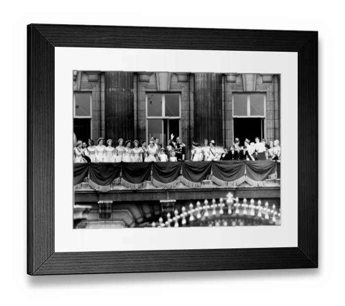 Framed Print : Coronation Day for Queen Elizabeth II. The Royal family line up on the Palace balcony Framed Print : Coronation Day for Queen Elizabeth II. The Royal family line up on the Palace balcony