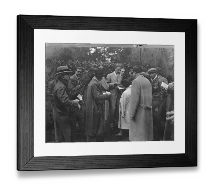 Framed Print : Mr Herman Rogers announces Duke of Windsors wedding day as June 3. Mr Herman Rogers