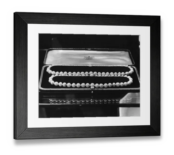Framed Print : Royal wedding presents at St Jamess Palace Queen Elizabeths wedding present to Framed Print : Royal wedding presents at St Jamess Palace Queen Elizabeths wedding present to