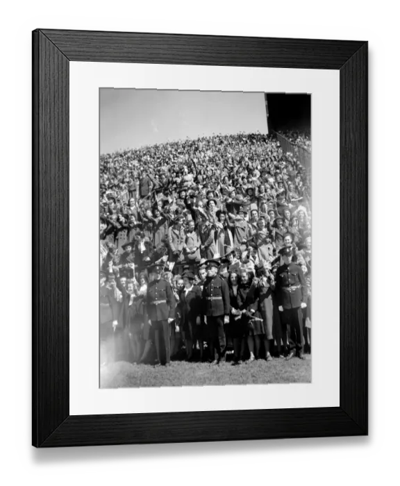 Framed Print : The Royal tour of Canada and the USA by King George VI and Queen Elizabeth in 1939 Framed Print : The Royal tour of Canada and the USA by King George VI and Queen Elizabeth in 1939