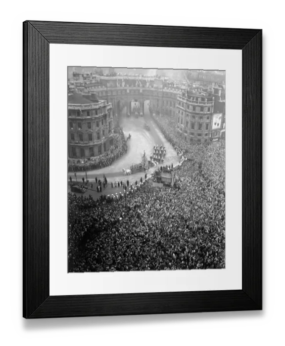 Framed Print : Royal Wedding. The Irish State Coach seen from Grand Buildings, Trafalgar Square Framed Print : Royal Wedding. The Irish State Coach seen from Grand Buildings, Trafalgar Square