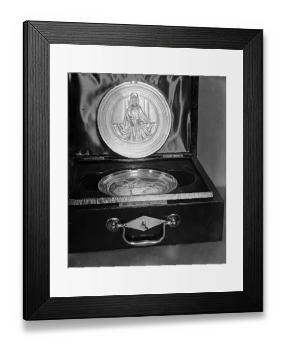 Framed Print : The new Great Seal of England for the reign of George VI The seals are engraved Framed Print : The new Great Seal of England for the reign of George VI The seals are engraved